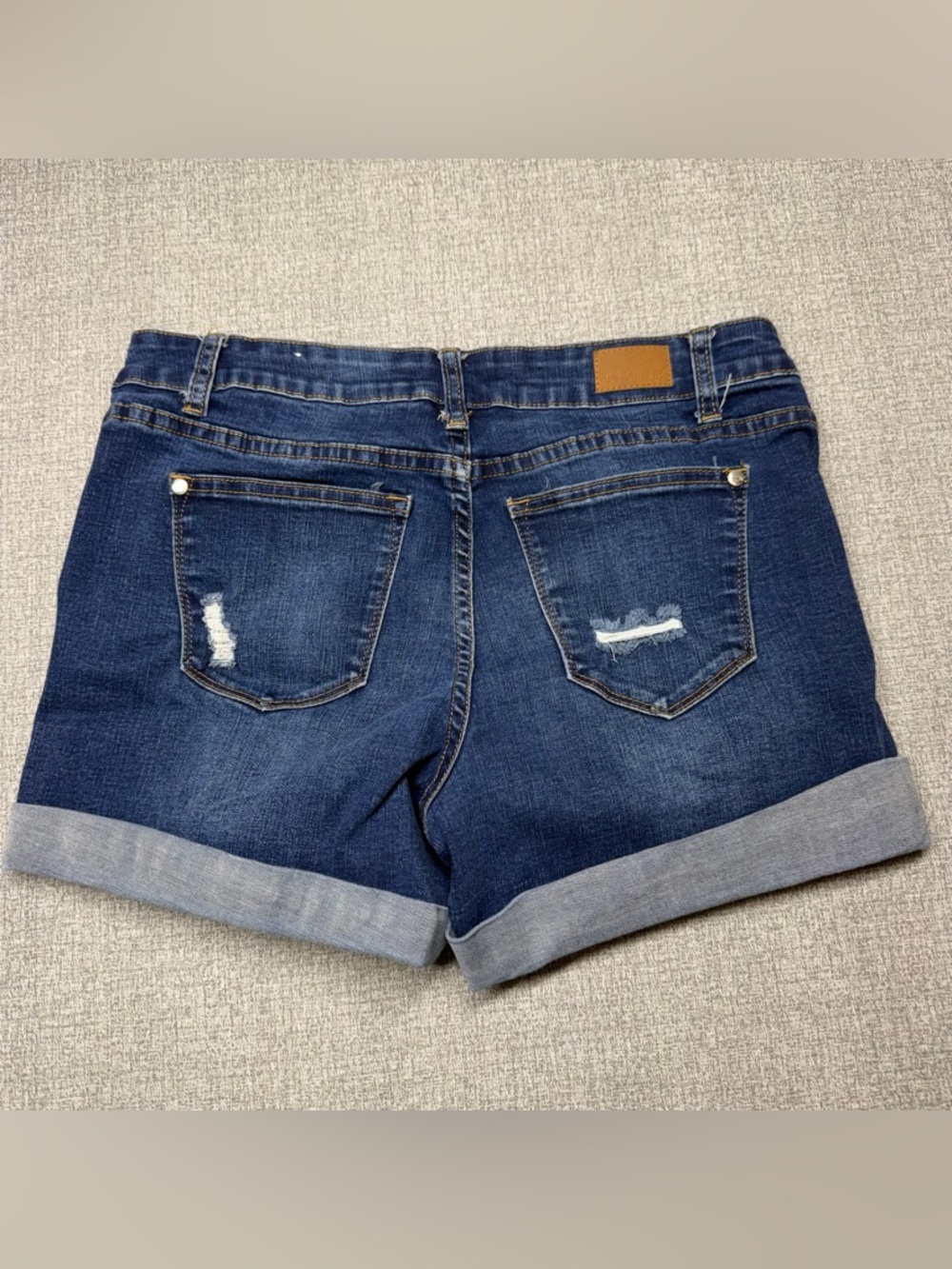 Judy Blue Mid Rise Distressed Cuffed Denim Shorts Size Large - Picture 5 of 10